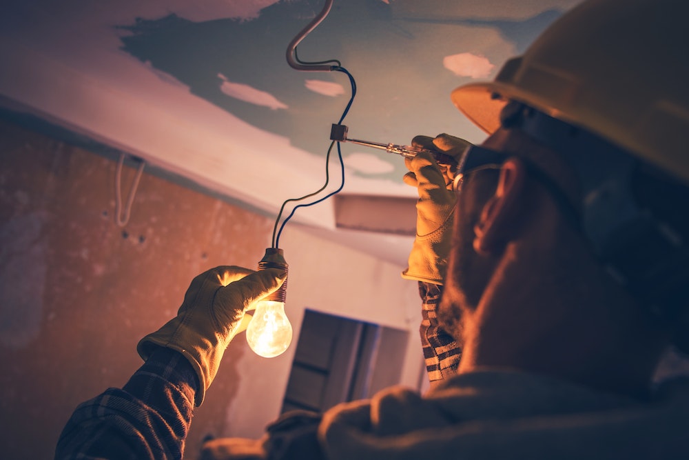 Diagnostic électrique immobilier : le rôle clé de l'électricien