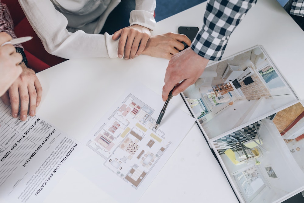 Agence immobilière à frais fixe ou agence classique : quel choix pour vendre ou acheter un bien ?