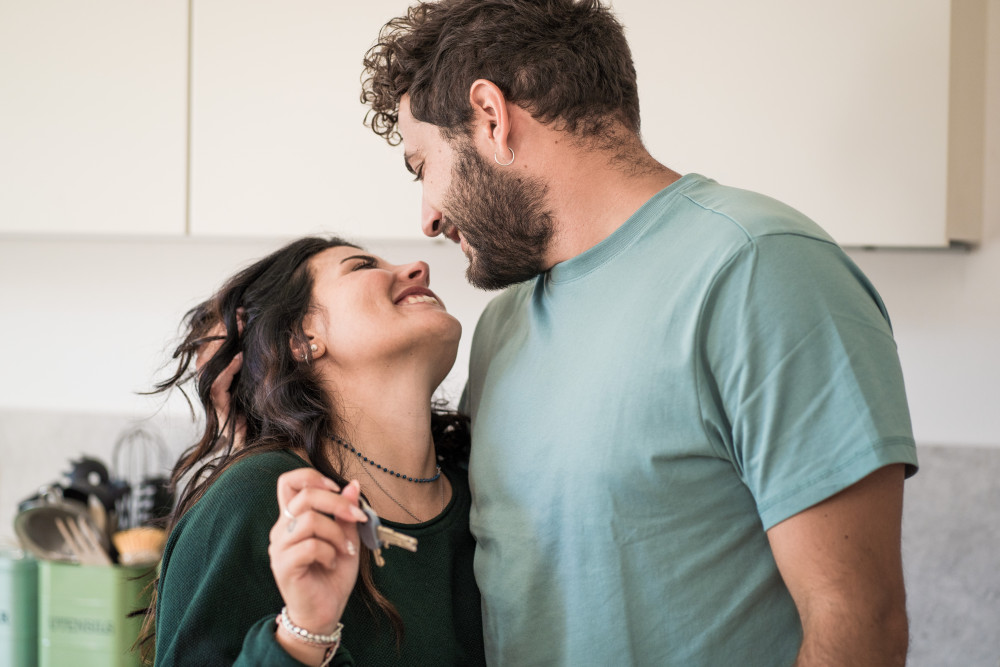 Acheter une maison seul et se marier après : enjeux et conseils pratiques